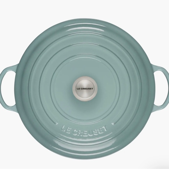 Le Creuset Enameled Cast Iron Signature Chef Dutch Oven - Sea Salt 7.5 qt - Picture 12 of 13